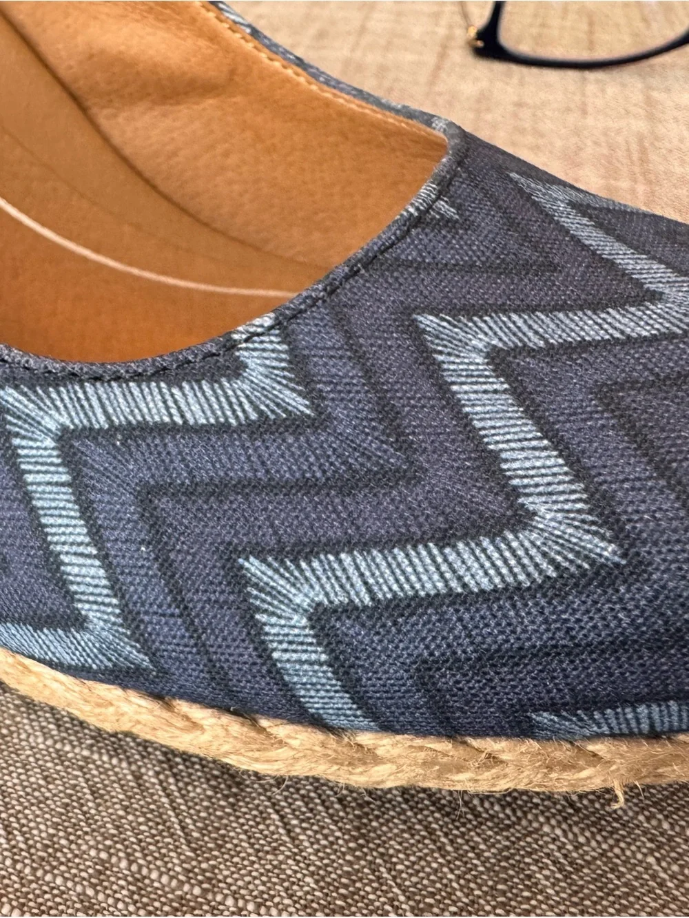 Vionic Coralina Slingback Espadrille Wedge Sandals Navy Blue Chevron Size 9 EUC